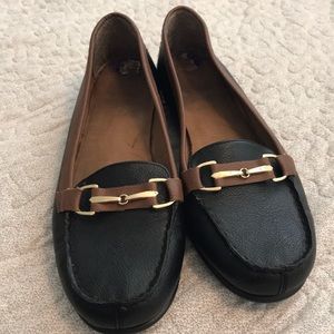 Black and brown flats